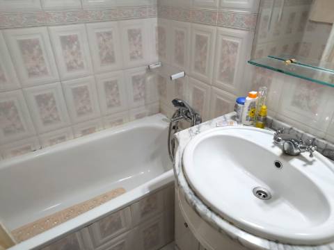 APARTAMENTO T3 COM DUAS CASAS DE BANHO - COM ARRECADAÇÃO NO SÓTÃO - DUAS VARANDAS - NO CENTRO DE VILA REAL DE SANTO ANTONIO - ALGARVE