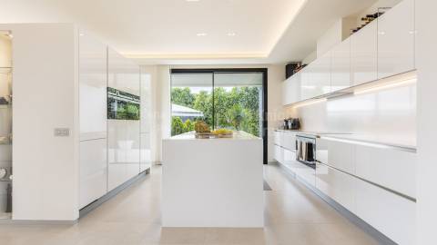 Lote para Construção de Moradia T3 com Piscina - Luz, Lagos