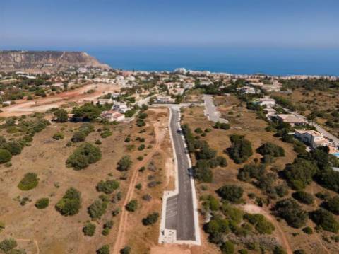Lote para Construção de Moradia T3 com Piscina - Luz, Lagos