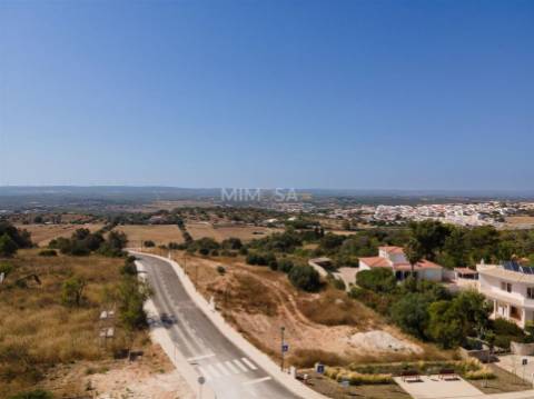 Lote para Construção de Moradia T3 com Piscina - Luz, Lagos