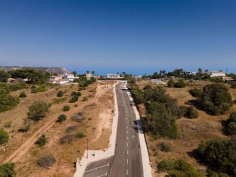 Lote para Construção de Moradia T3 com Piscina - Luz, Lagos