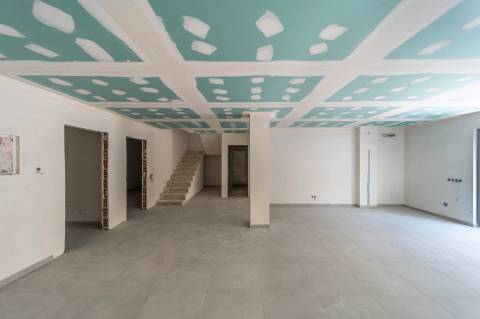 Nova Construção Moradia T3 com Piscina, estacionamento e Cave nas Gambelas em Faro.