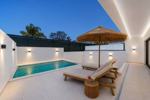 Nova Construção Moradia T3 com Piscina, estacionamento e Cave nas Gambelas em Faro.