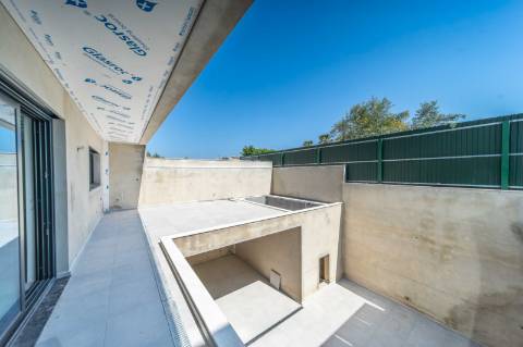 Nova Construção Moradia T3 com Piscina, estacionamento e Cave nas Gambelas em Faro.