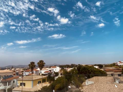 Nova Construção Moradia T3 com Piscina, estacionamento e Cave nas Gambelas em Faro.