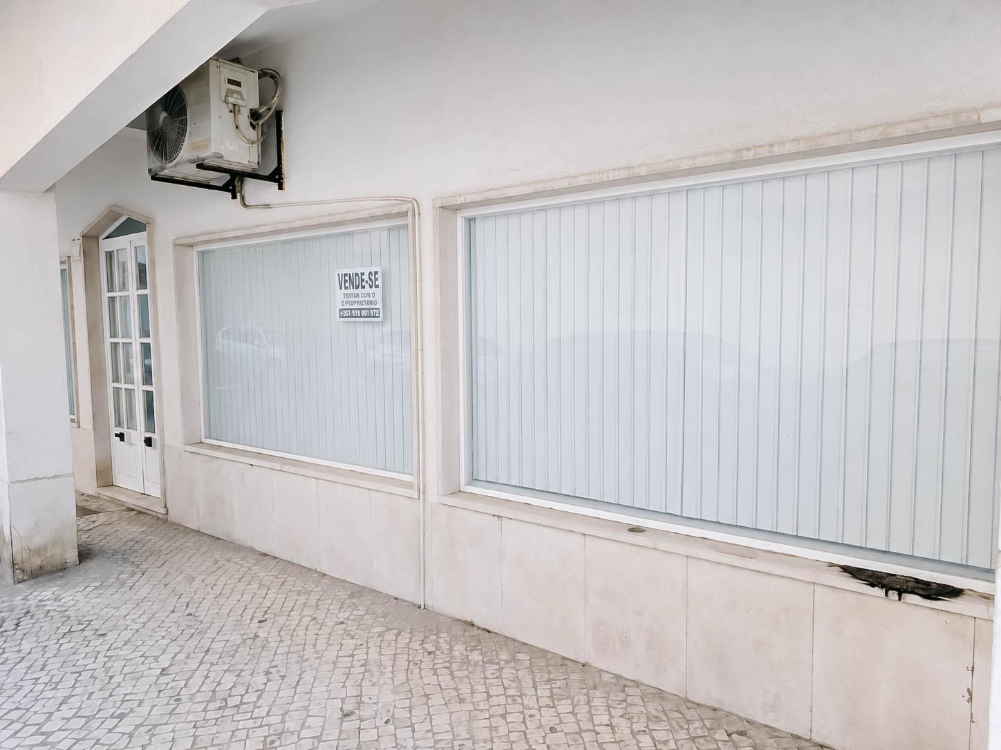 Loja Comercial junto à Praia de Monte Gordo - Ideal para Investimento
