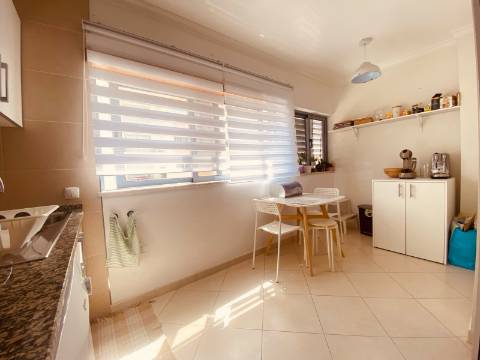 Apartamento T2 com Lugar de Garagem - Olhão