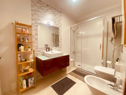 Apartamento T2 com Lugar de Garagem - Olhão