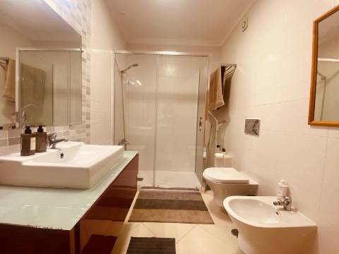 Apartamento T2 com Lugar de Garagem - Olhão