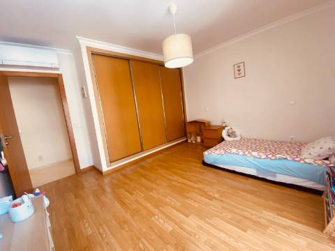 Apartamento T2 com Lugar de Garagem - Olhão