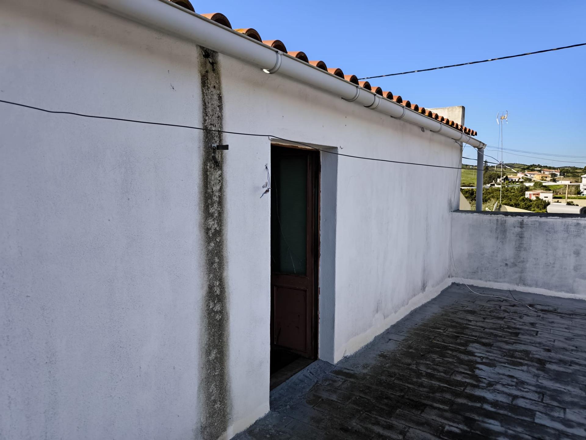 COMÉRCIO - POSSIBILIDADE DE TURISMO - COM VARANDA - DOIS PISOS - NO CENTRO DA JUNQUEIRA - CASTRO MARIM - ALGARVE