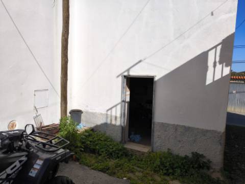 COMÉRCIO - POSSIBILIDADE DE TURISMO - COM VARANDA - DOIS PISOS - NO CENTRO DA JUNQUEIRA - CASTRO MARIM - ALGARVE