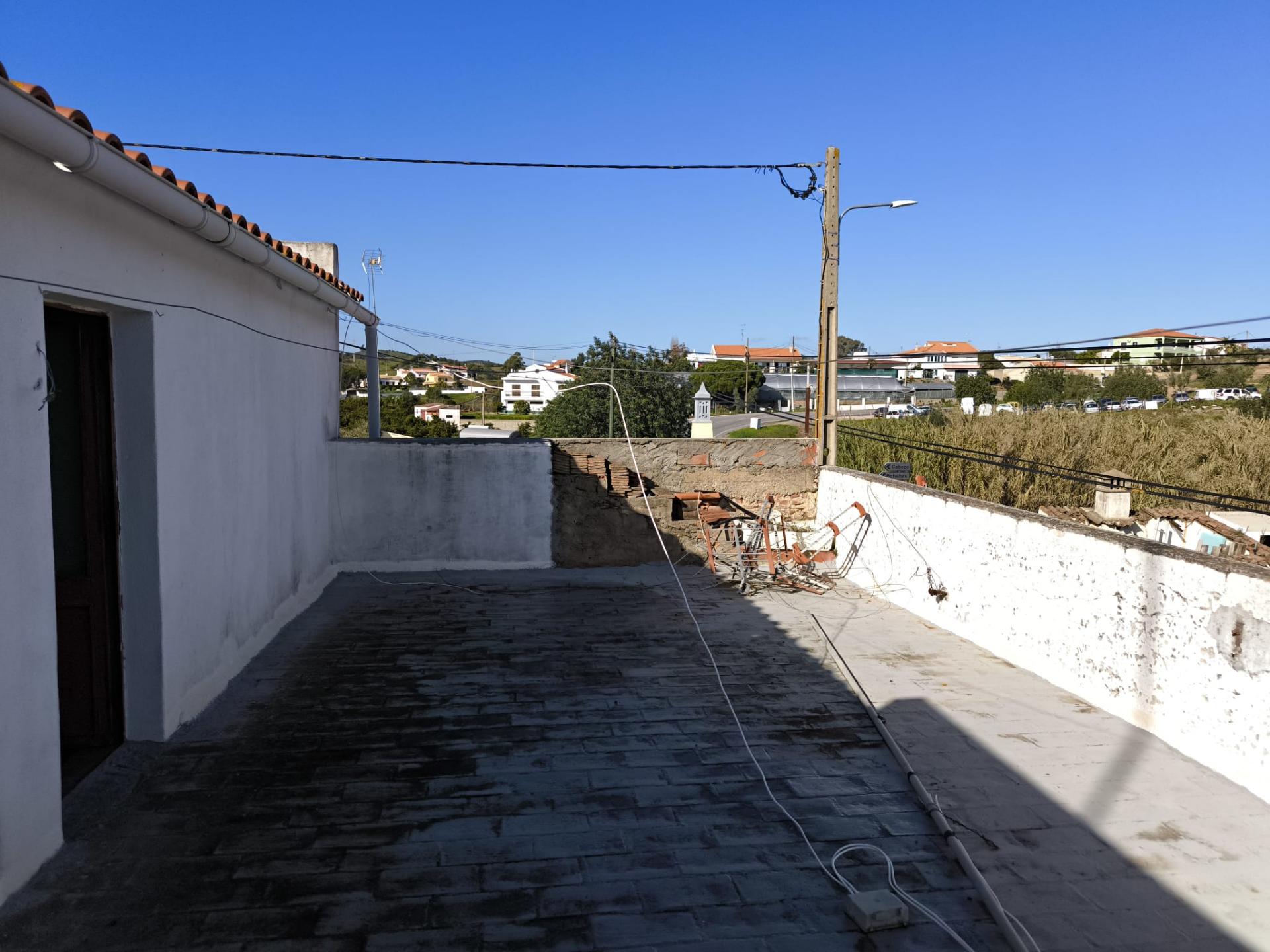 COMÉRCIO - POSSIBILIDADE DE TURISMO - COM VARANDA - DOIS PISOS - NO CENTRO DA JUNQUEIRA - CASTRO MARIM - ALGARVE