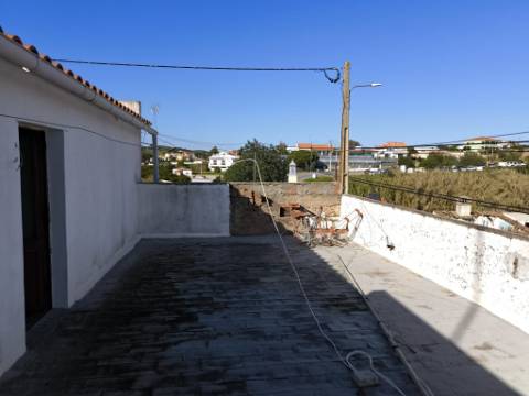 COMÉRCIO - POSSIBILIDADE DE TURISMO - COM VARANDA - DOIS PISOS - NO CENTRO DA JUNQUEIRA - CASTRO MARIM - ALGARVE
