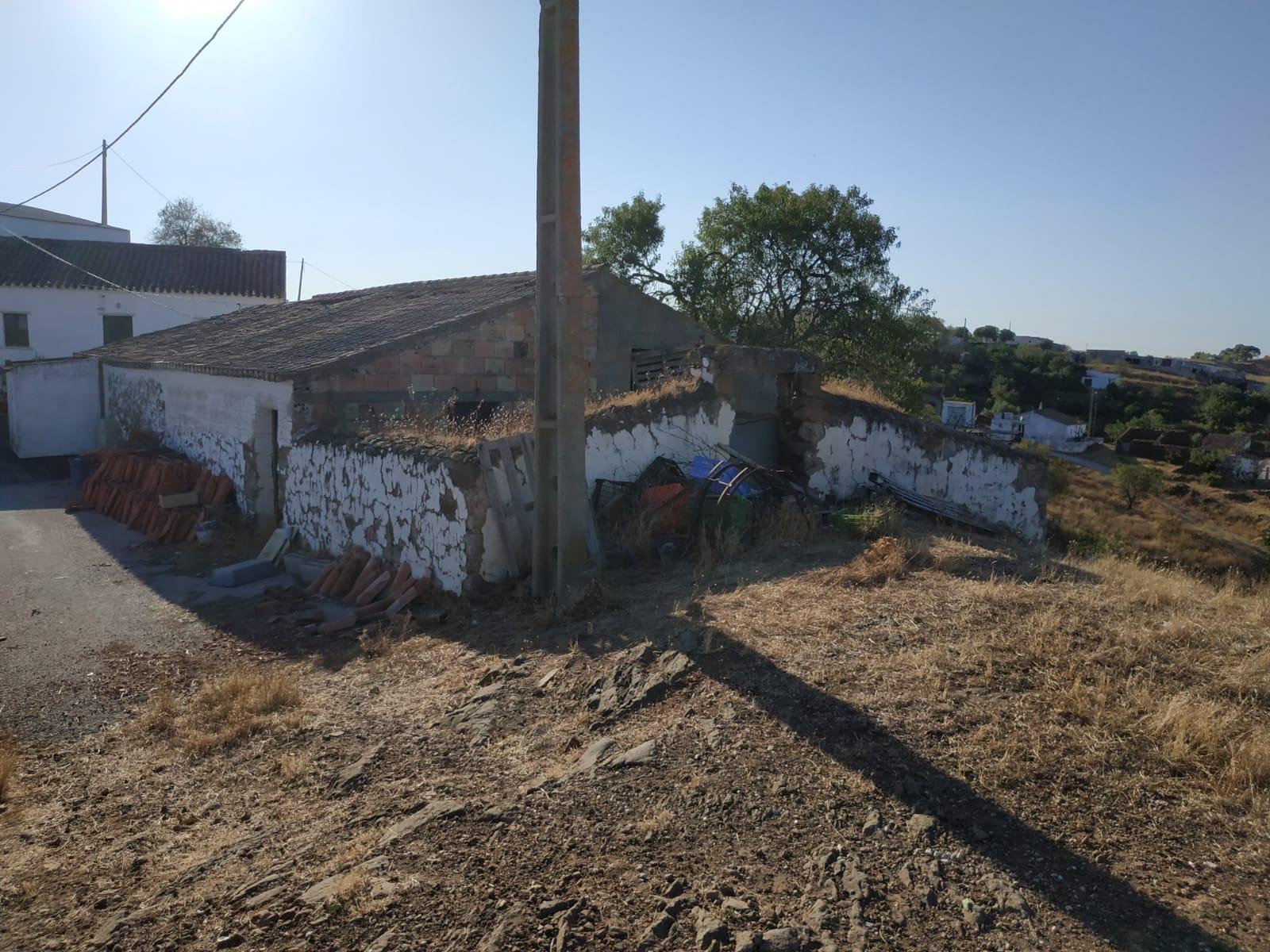 RUÍNA COM TERRENO E VISTA MAR NO MAGOITO EM ODELEITE - CASTRO MARIM