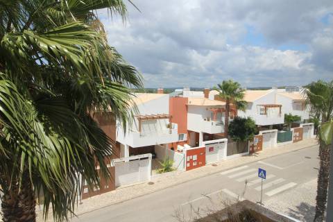 T2 top floor disponível para arrendamento anual em Conceição de Tavira