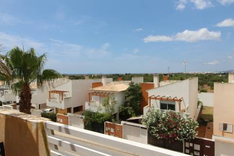 T2 top floor disponível para arrendamento anual em Conceição de Tavira