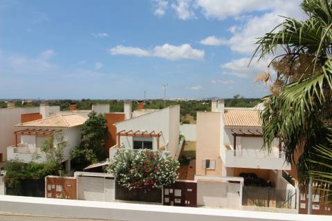 T2 top floor disponível para arrendamento anual em Conceição de Tavira