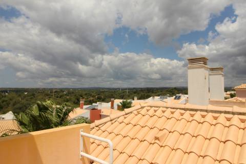 T2 top floor disponível para arrendamento anual em Conceição de Tavira