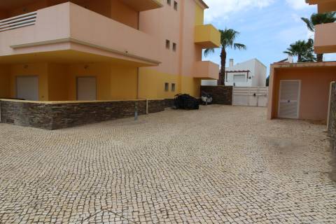 T2 top floor disponível para arrendamento anual em Conceição de Tavira