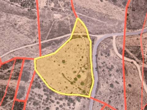 TERRENO COM 15360 M2 - COM ÁGUA E LUZ JA INSTALOS E A FUNCIONAR - FURO - TANQUE DE REGA - VEDAÇÃO - VINHA - VALE PEREIRO - MONTINHO - CASTRO MARIM - ALGARVE