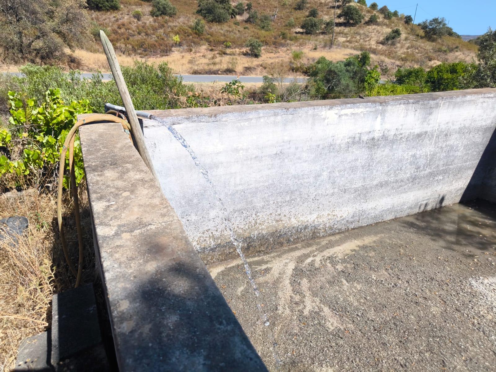 TERRENO COM 15360 M2 - COM ÁGUA E LUZ JA INSTALOS E A FUNCIONAR - FURO - TANQUE DE REGA - VEDAÇÃO - VINHA - VALE PEREIRO - MONTINHO - CASTRO MARIM - ALGARVE