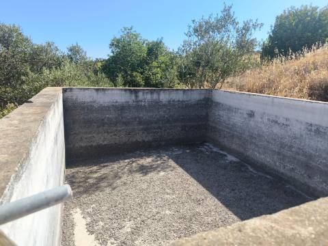 TERRENO COM 15360 M2 - COM ÁGUA E LUZ JA INSTALOS E A FUNCIONAR - FURO - TANQUE DE REGA - VEDAÇÃO - VINHA - VALE PEREIRO - MONTINHO - CASTRO MARIM - ALGARVE