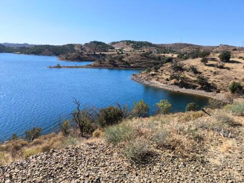 TERRENO COM 15360 M2 - COM ÁGUA E LUZ JA INSTALOS E A FUNCIONAR - FURO - TANQUE DE REGA - VEDAÇÃO - VINHA - VALE PEREIRO - MONTINHO - CASTRO MARIM - ALGARVE