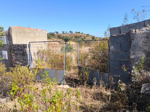 TERRENO COM 15360 M2 - COM ÁGUA E LUZ JA INSTALOS E A FUNCIONAR - FURO - TANQUE DE REGA - VEDAÇÃO - VINHA - VALE PEREIRO - MONTINHO - CASTRO MARIM - ALGARVE