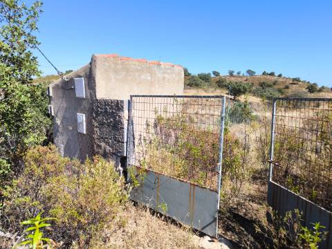 TERRENO COM 15360 M2 - COM ÁGUA E LUZ JA INSTALOS E A FUNCIONAR - FURO - TANQUE DE REGA - VEDAÇÃO - VINHA - VALE PEREIRO - MONTINHO - CASTRO MARIM - ALGARVE