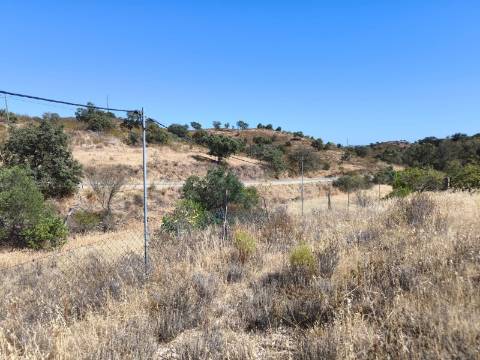 TERRENO COM 15360 M2 - COM ÁGUA E LUZ JA INSTALOS E A FUNCIONAR - FURO - TANQUE DE REGA - VEDAÇÃO - VINHA - VALE PEREIRO - MONTINHO - CASTRO MARIM - ALGARVE
