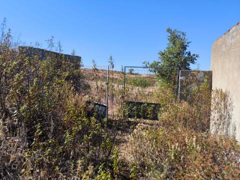 TERRENO COM 15360 M2 - COM ÁGUA E LUZ JA INSTALOS E A FUNCIONAR - FURO - TANQUE DE REGA - VEDAÇÃO - VINHA - VALE PEREIRO - MONTINHO - CASTRO MARIM - ALGARVE
