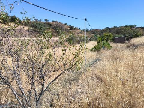 TERRENO COM 15360 M2 - COM ÁGUA E LUZ JA INSTALOS E A FUNCIONAR - FURO - TANQUE DE REGA - VEDAÇÃO - VINHA - VALE PEREIRO - MONTINHO - CASTRO MARIM - ALGARVE