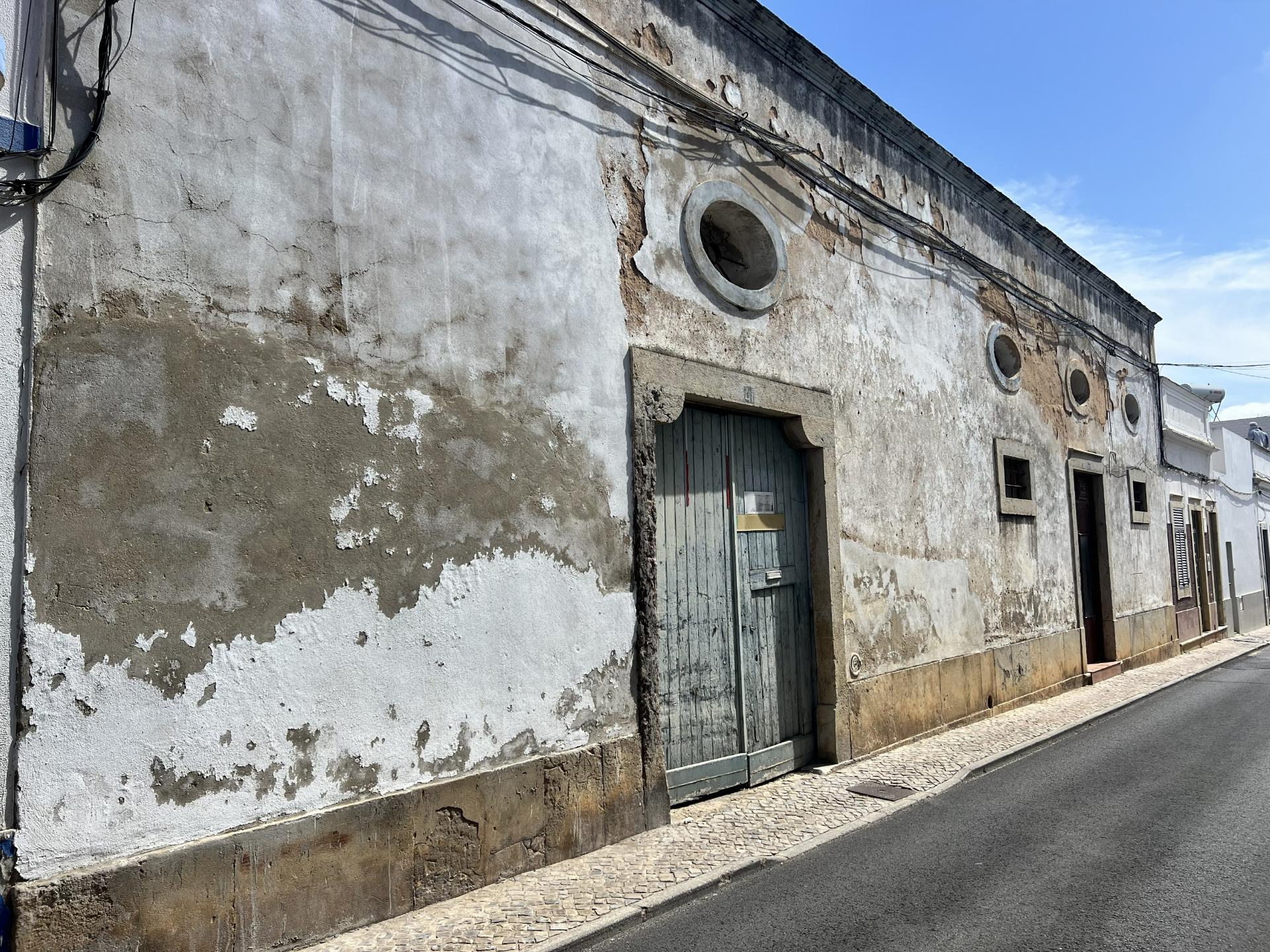 Centro de Olhão | Projeto para Até 1.600 m² de Construção | Até 5 Pisos | Oportunidade para Promotores
