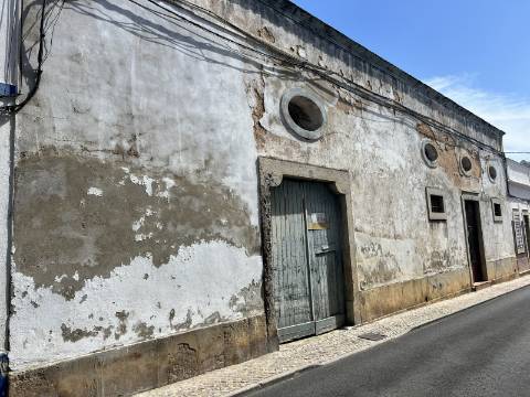 Centro de Olhão | Projeto para Até 1.600 m² de Construção | Até 5 Pisos | Oportunidade para Promotores