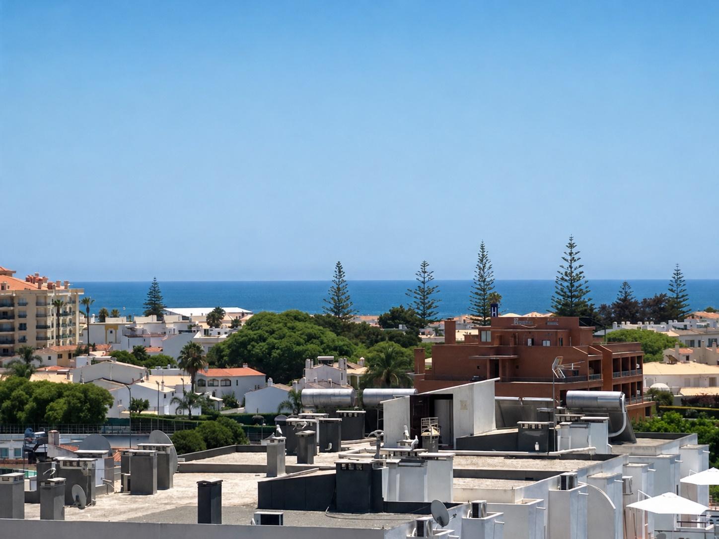 T1+1 Renovado com Vista Mar em Vilamoura - Elegância, Conforto e Localização de Excelência
