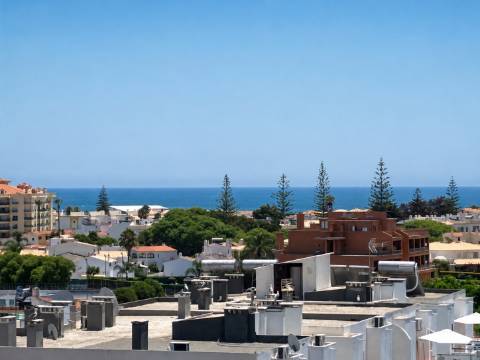 T1+1 Renovado com Vista Mar em Vilamoura - Elegância, Conforto e Localização de Excelência

