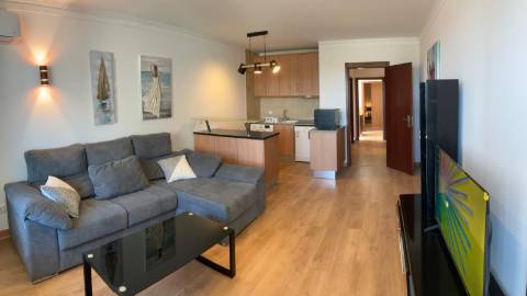 T1+1 Renovado com Vista Mar em Vilamoura - Elegância, Conforto e Localização de Excelência
