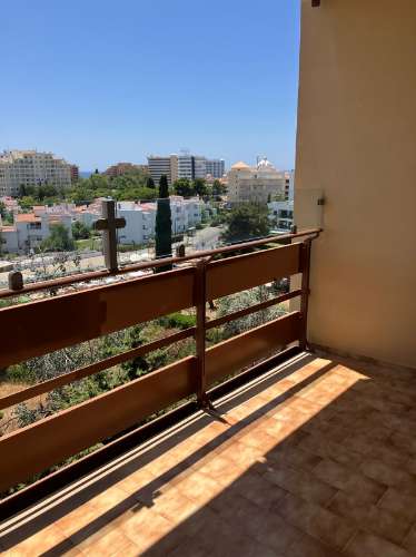 T1+1 Renovado com Vista Mar em Vilamoura - Elegância, Conforto e Localização de Excelência
