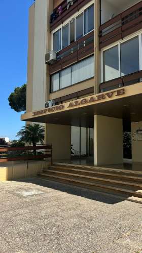 T1+1 Renovado com Vista Mar em Vilamoura - Elegância, Conforto e Localização de Excelência
