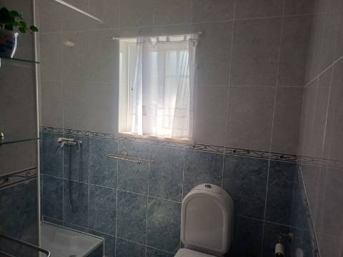 Andar de Moradia T2 para Arrendamento Sazonal na Manta Rota