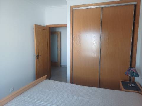 Andar de Moradia T2 para Arrendamento Sazonal na Manta Rota
