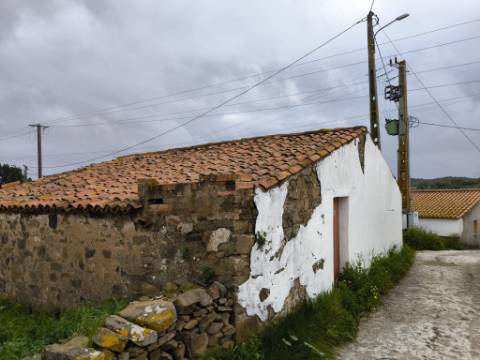 MORADIA COM TERRENO EM RUINAS - COM 600 M2 - PARA HABITAÇÃO - TURISMO - COM TERRENO DE 600 M2 - EM MILFRADES - VAQUEIROS - ALCOUTIM - ALGARVE