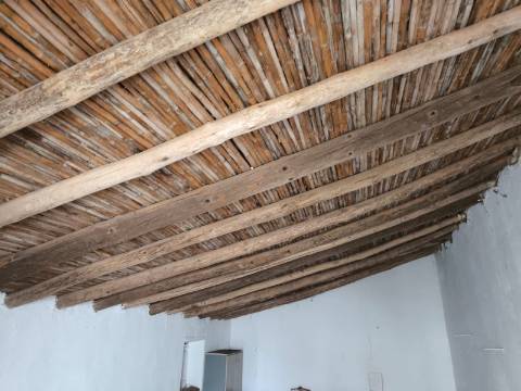 MORADIA COM TERRENO EM RUINAS - COM 600 M2 - PARA HABITAÇÃO - TURISMO - COM TERRENO DE 600 M2 - EM MILFRADES - VAQUEIROS - ALCOUTIM - ALGARVE