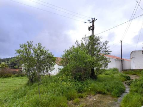 MORADIA COM TERRENO EM RUINAS - COM 600 M2 - PARA HABITAÇÃO - TURISMO - COM TERRENO DE 600 M2 - EM MILFRADES - VAQUEIROS - ALCOUTIM - ALGARVE