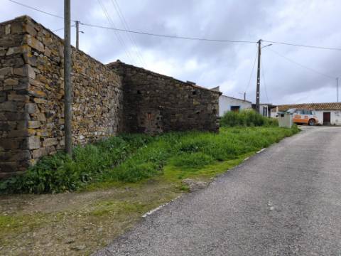 MORADIA COM TERRENO EM RUINAS - COM 600 M2 - PARA HABITAÇÃO - TURISMO - COM TERRENO DE 600 M2 - EM MILFRADES - VAQUEIROS - ALCOUTIM - ALGARVE