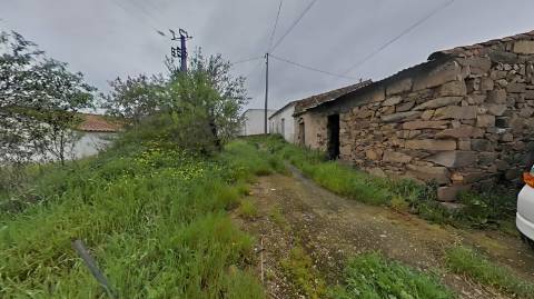 MORADIA COM TERRENO EM RUINAS - COM 600 M2 - PARA HABITAÇÃO - TURISMO - COM TERRENO DE 600 M2 - EM MILFRADES - VAQUEIROS - ALCOUTIM - ALGARVE