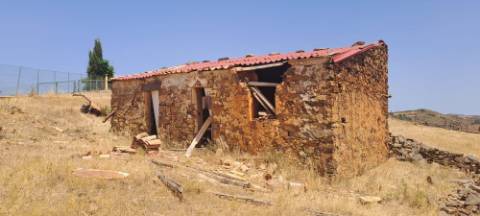Terreno com ruina para construção de uma moradia T3, curral doa Boieiros, Tavira