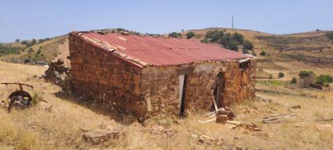 Terreno com ruina para construção de uma moradia T3, curral doa Boieiros, Tavira