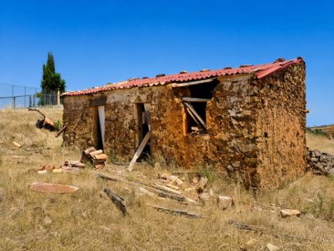 Terreno com ruina para construção de uma moradia T3, curral doa Boieiros, Tavira
